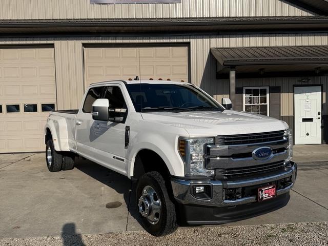 White 2018 Ford F-350 Super Duty King Ranch Crew Cab 4WD Pickup Truck Four-Wheel Drive Automatic