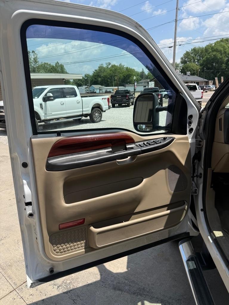 Ford F-350 SD XL Crew Cab 4WD DRW 2005
