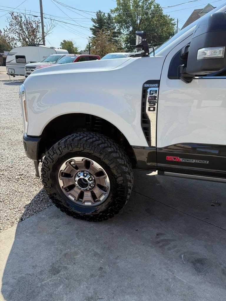Ford F-350 SD King Ranch Crew Cab Long Bed 4WD 2024