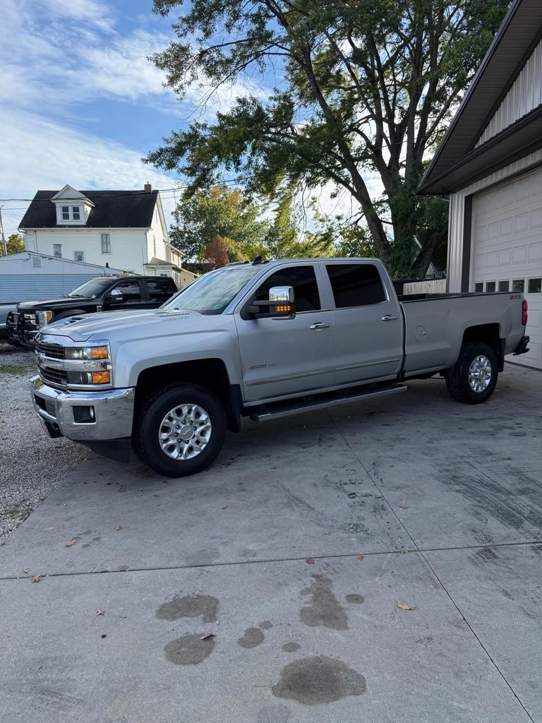 Chevrolet Silverado 3500HD LTZ Crew Cab 4WD 2017