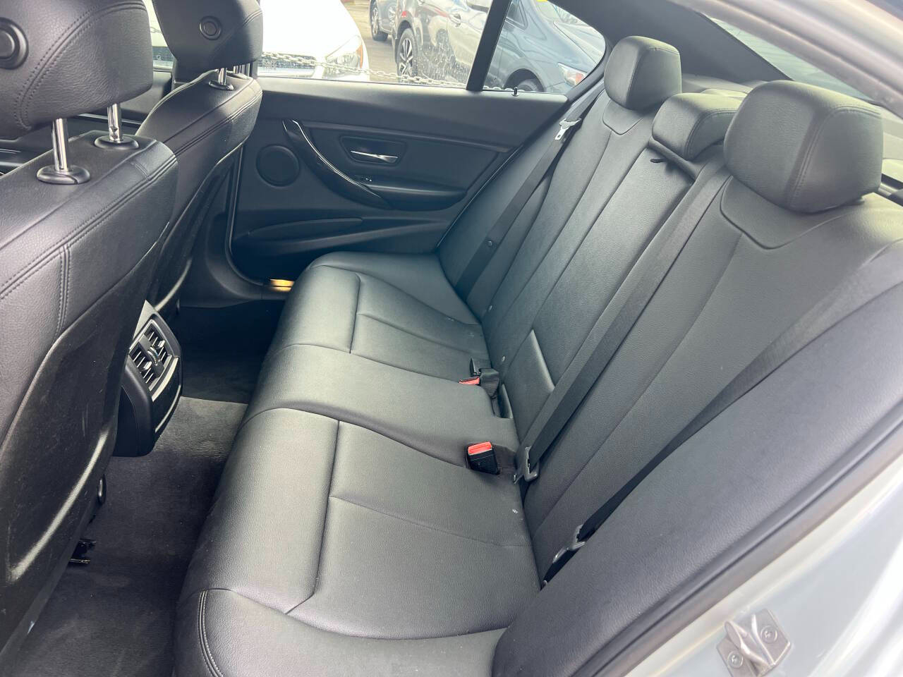 BMW 3-Series 320i xDrive Sedan 2016