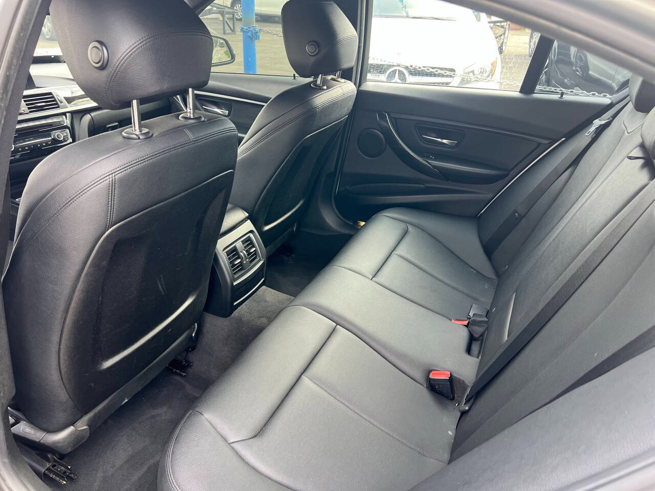 BMW 3-Series 320i xDrive Sedan 2016