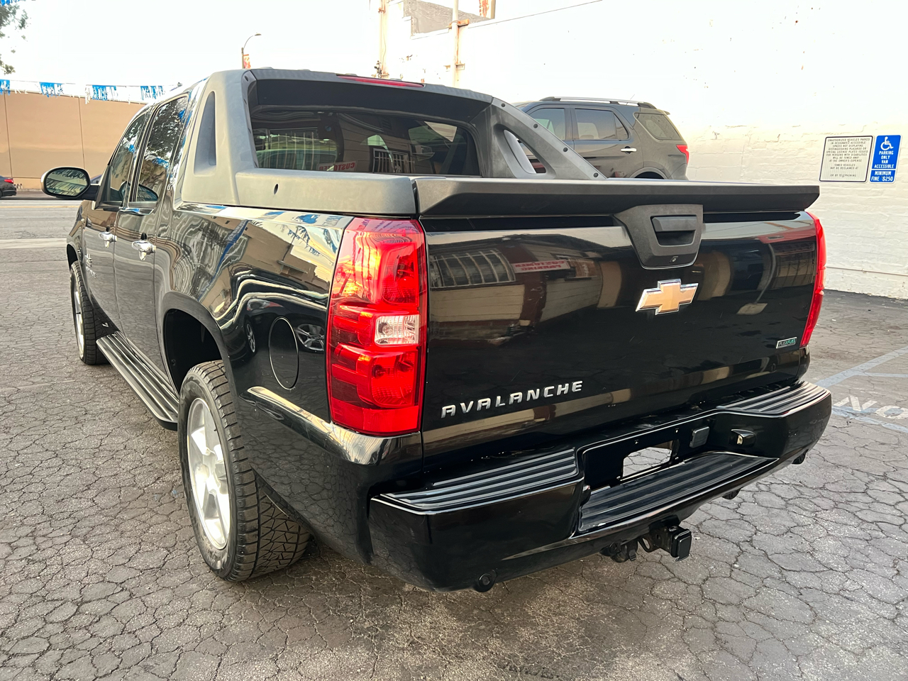 Chevrolet Avalanche LT 2WD 2010