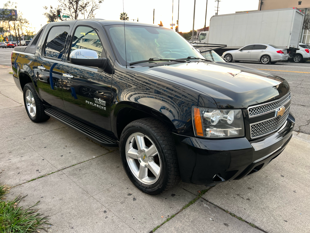 Chevrolet Avalanche LT 2WD 2010