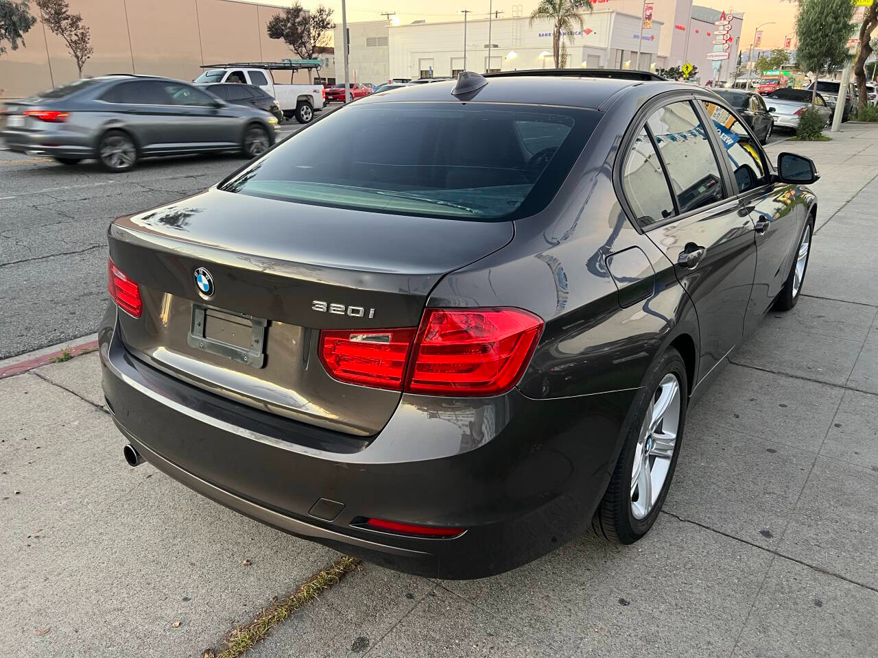 BMW 3-Series 320i Sedan 2014