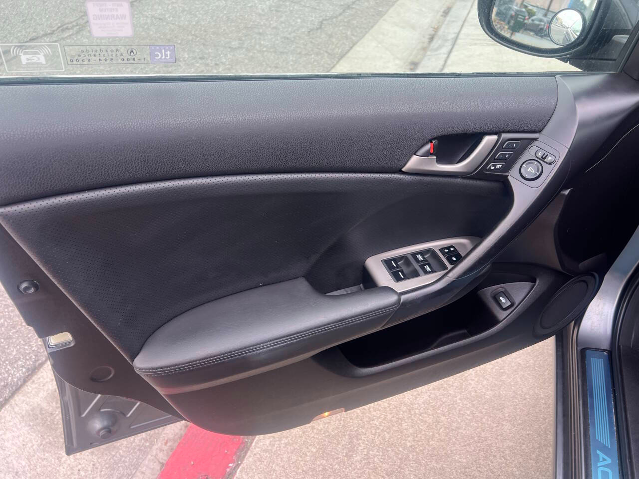 Acura TSX 5-Speed AT with Tech Package 2009