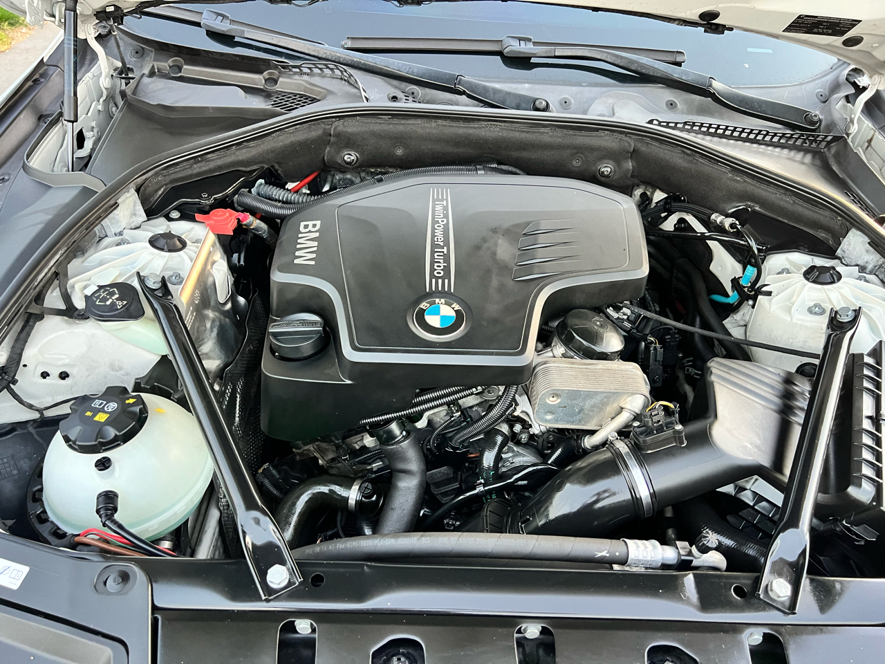 BMW 5-Series 528i 2015