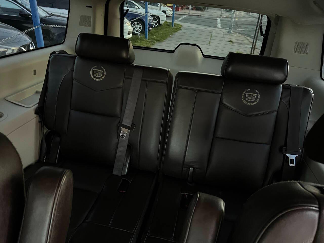 Cadillac Escalade ESV Platinum Edition 2009