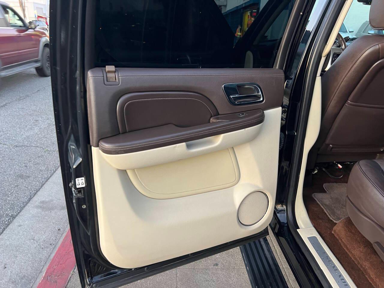 Cadillac Escalade ESV Platinum Edition 2009