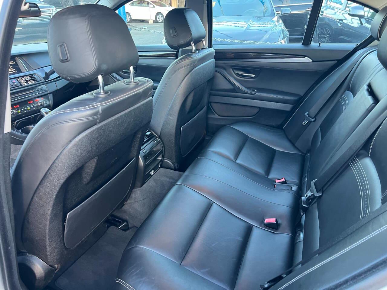 BMW 5-Series 528i 2016