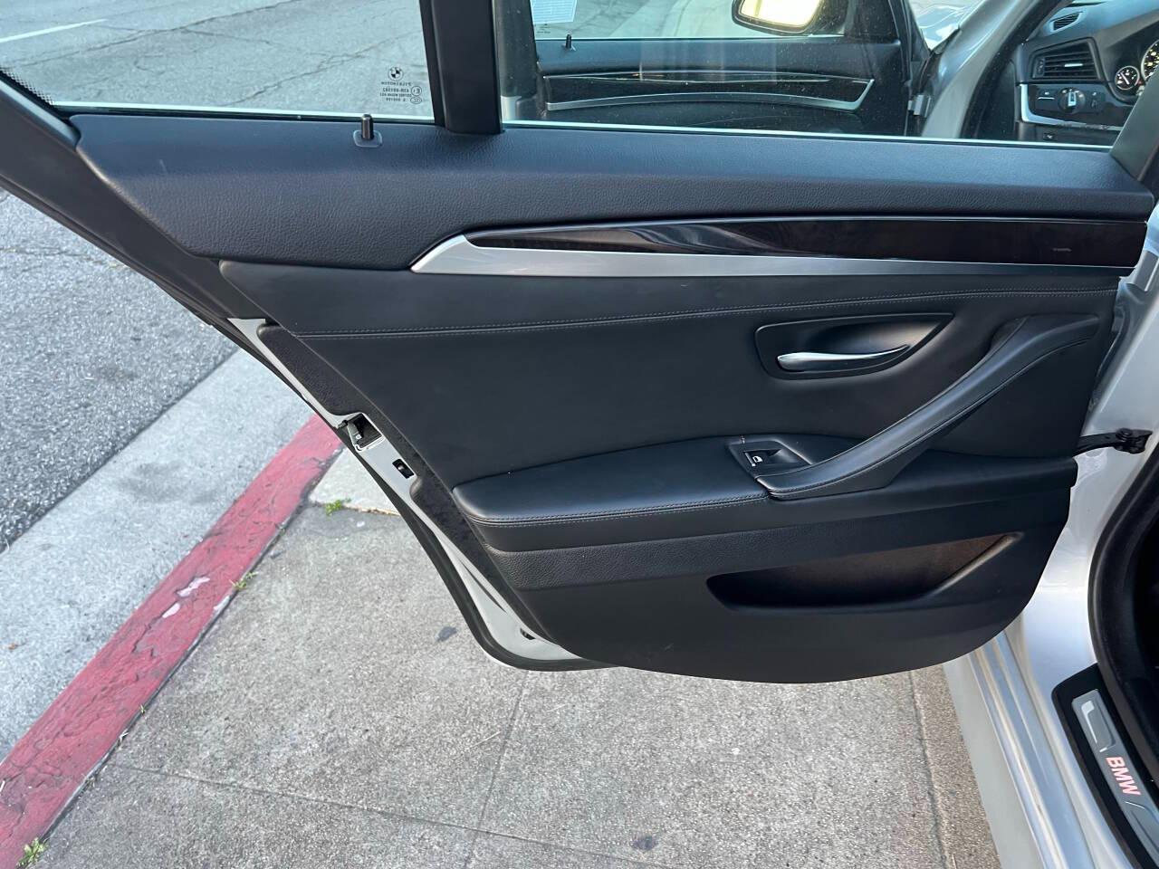 BMW 5-Series 528i 2016