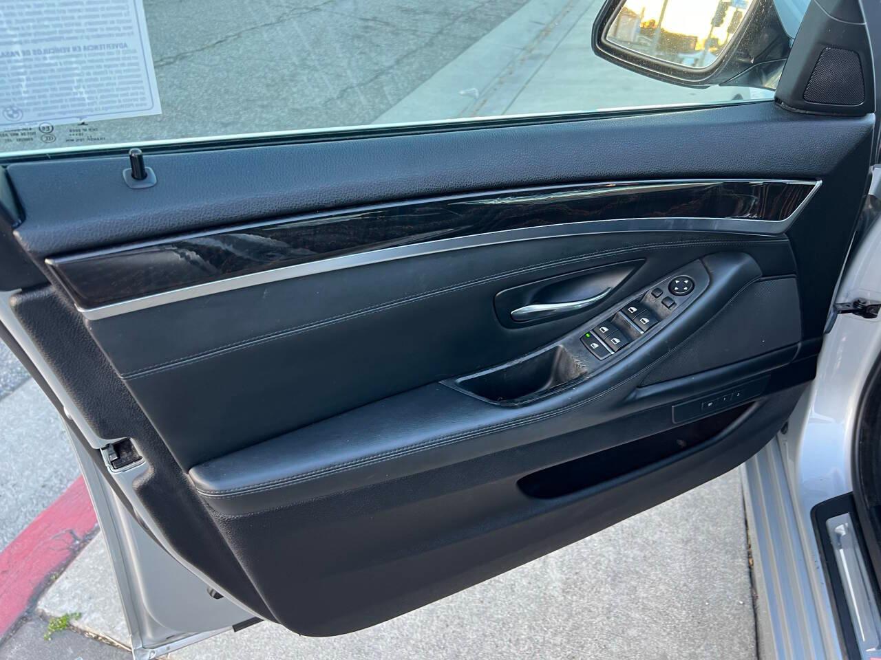 BMW 5-Series 528i 2016