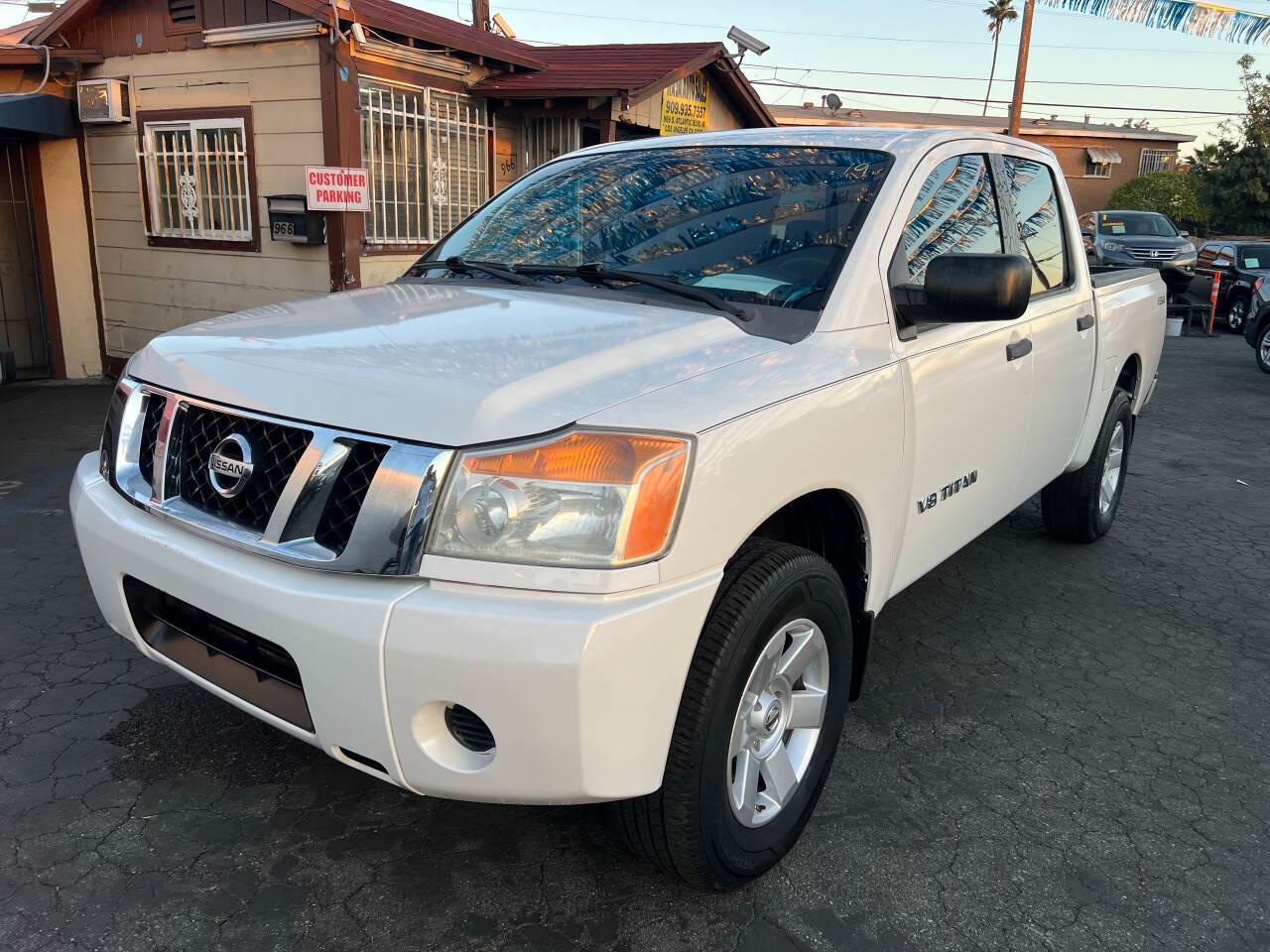Nissan Titan XE Crew Cab 4WD SWB 2009