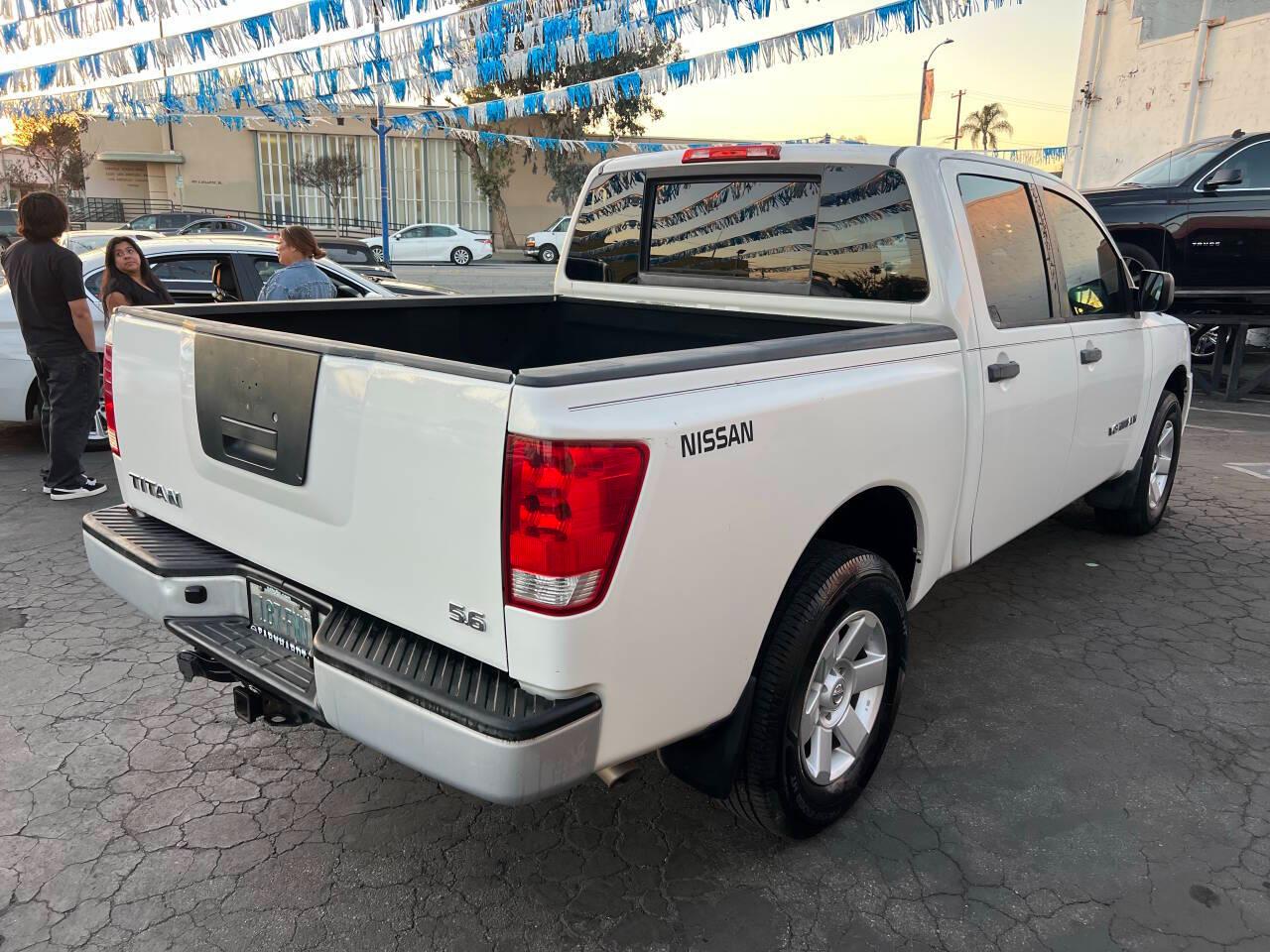 Nissan Titan XE Crew Cab 4WD SWB 2009