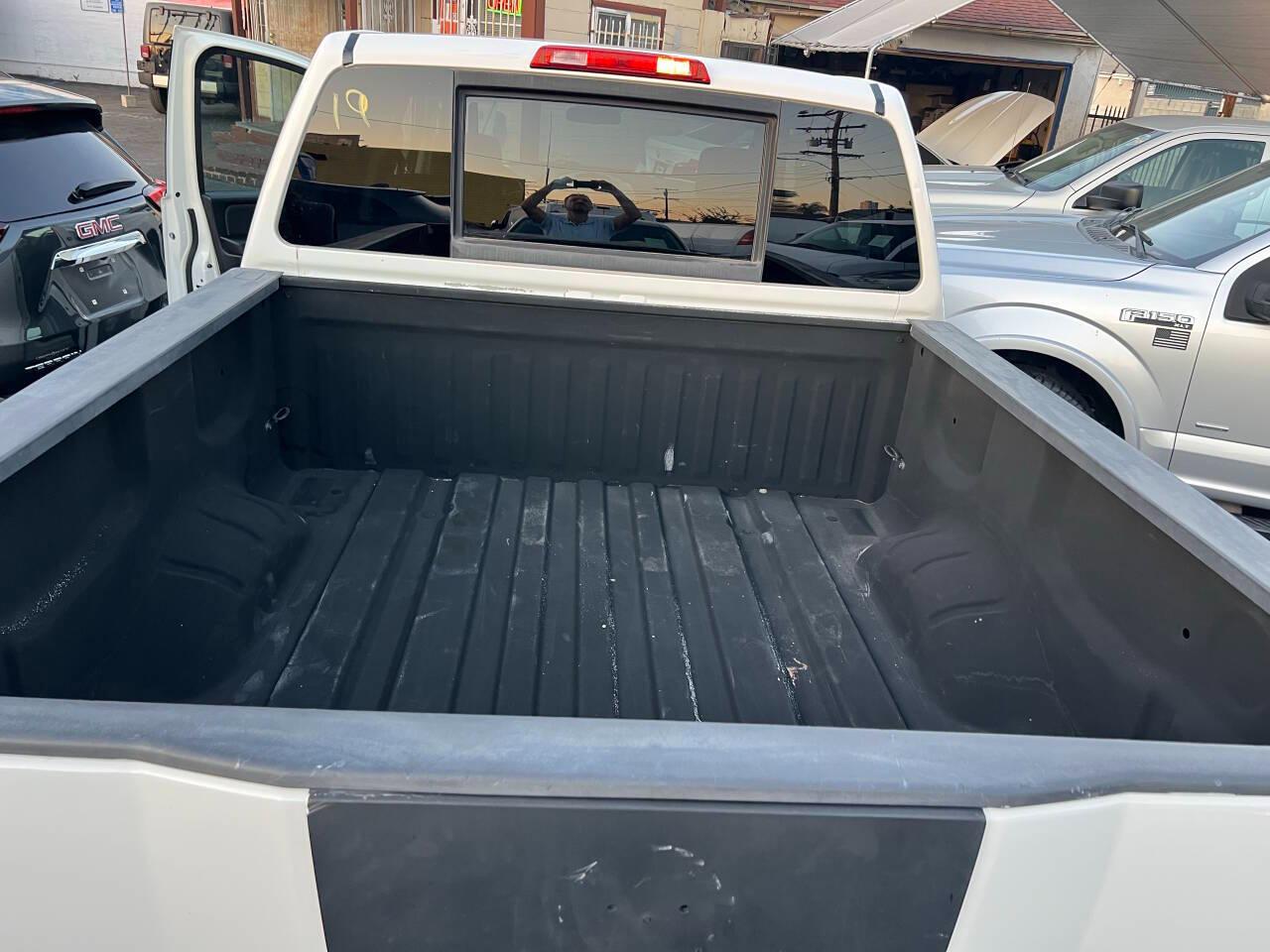 Nissan Titan XE Crew Cab 4WD SWB 2009