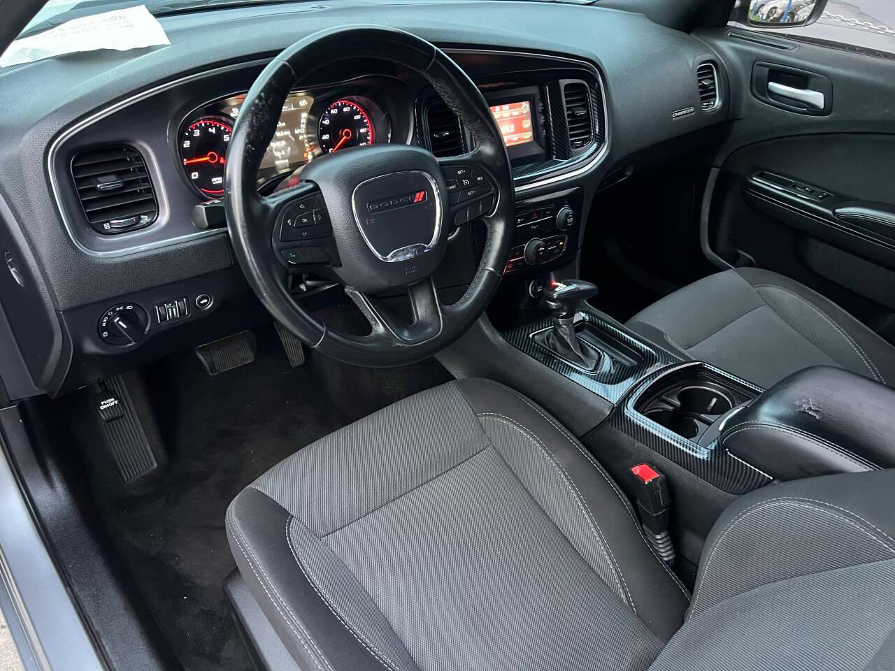 Dodge Charger SE 2016