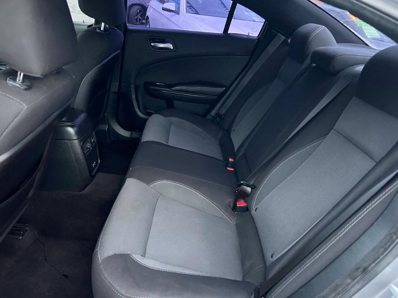 Dodge Charger SE 2016