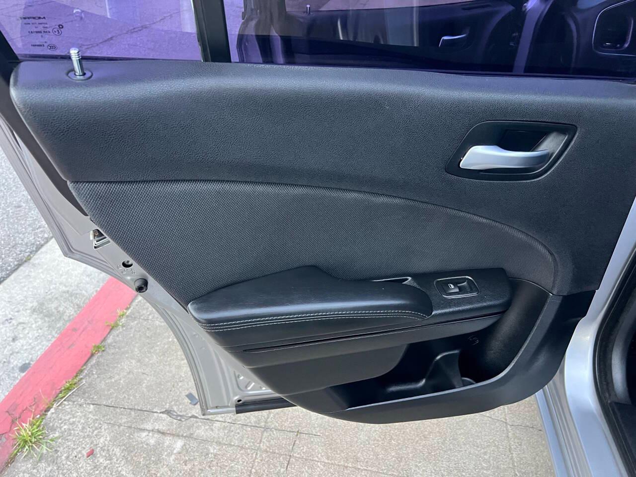 Dodge Charger SE 2016