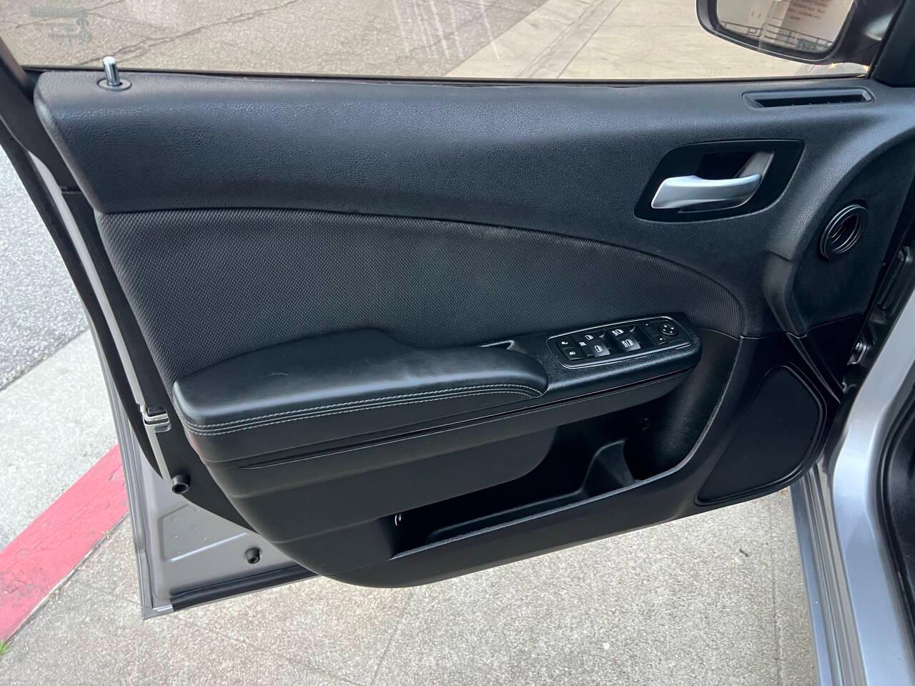 Dodge Charger SE 2016