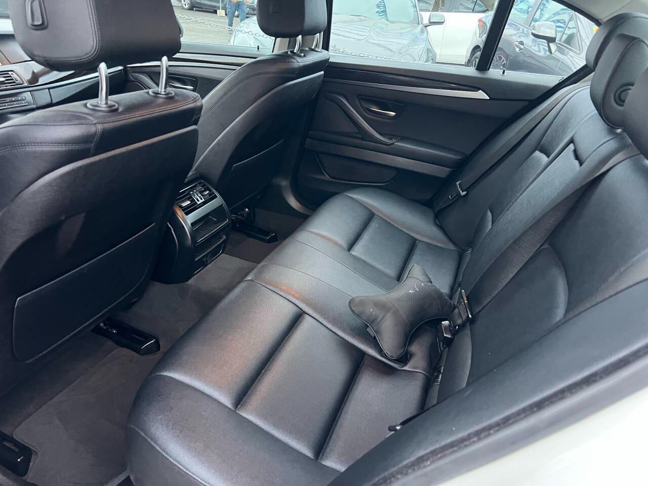 BMW 5-Series 528i 2014