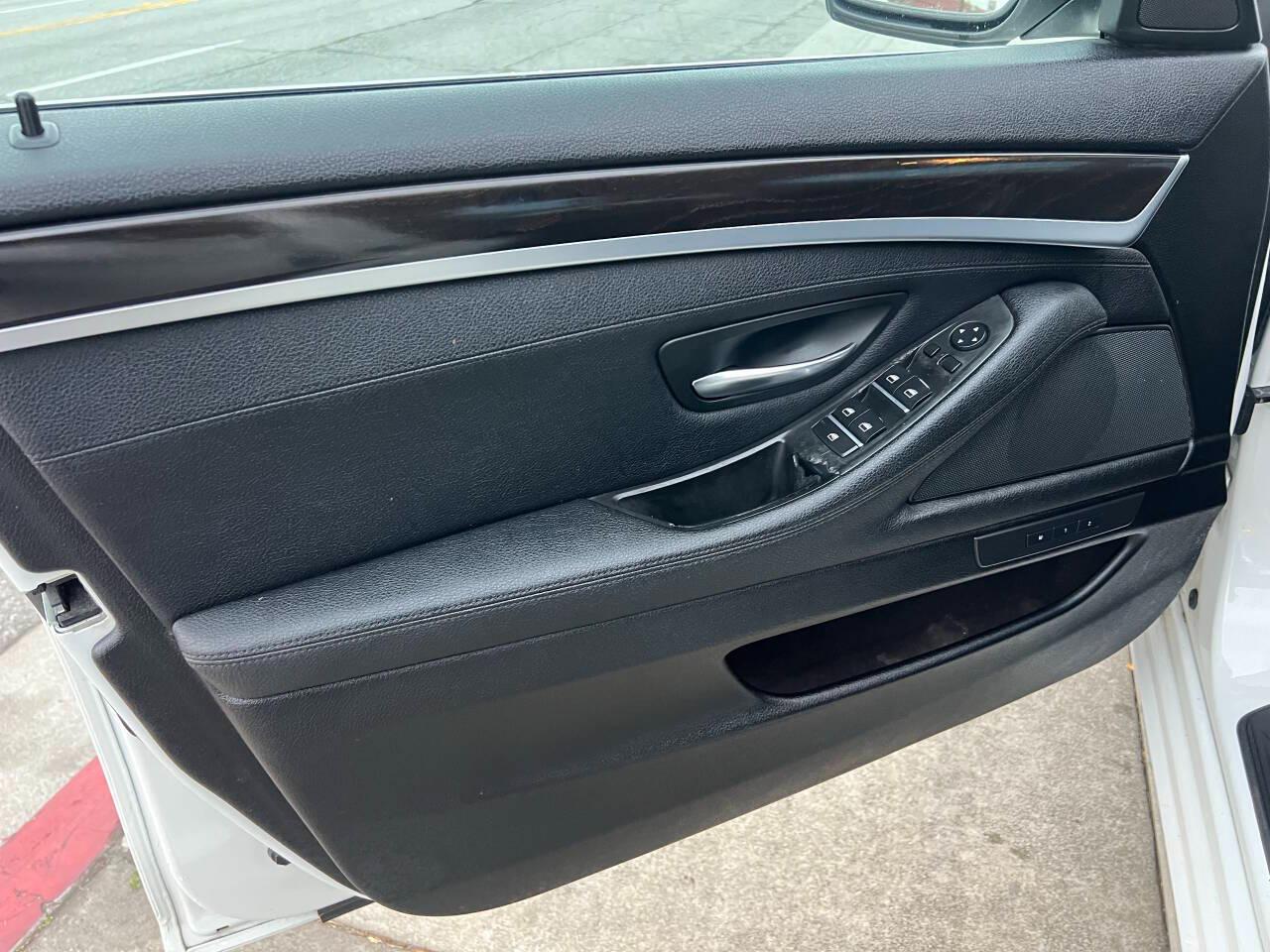 BMW 5-Series 528i 2014