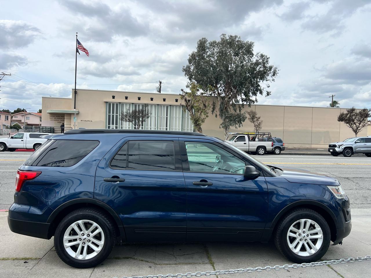 Ford Explorer Base FWD 2016