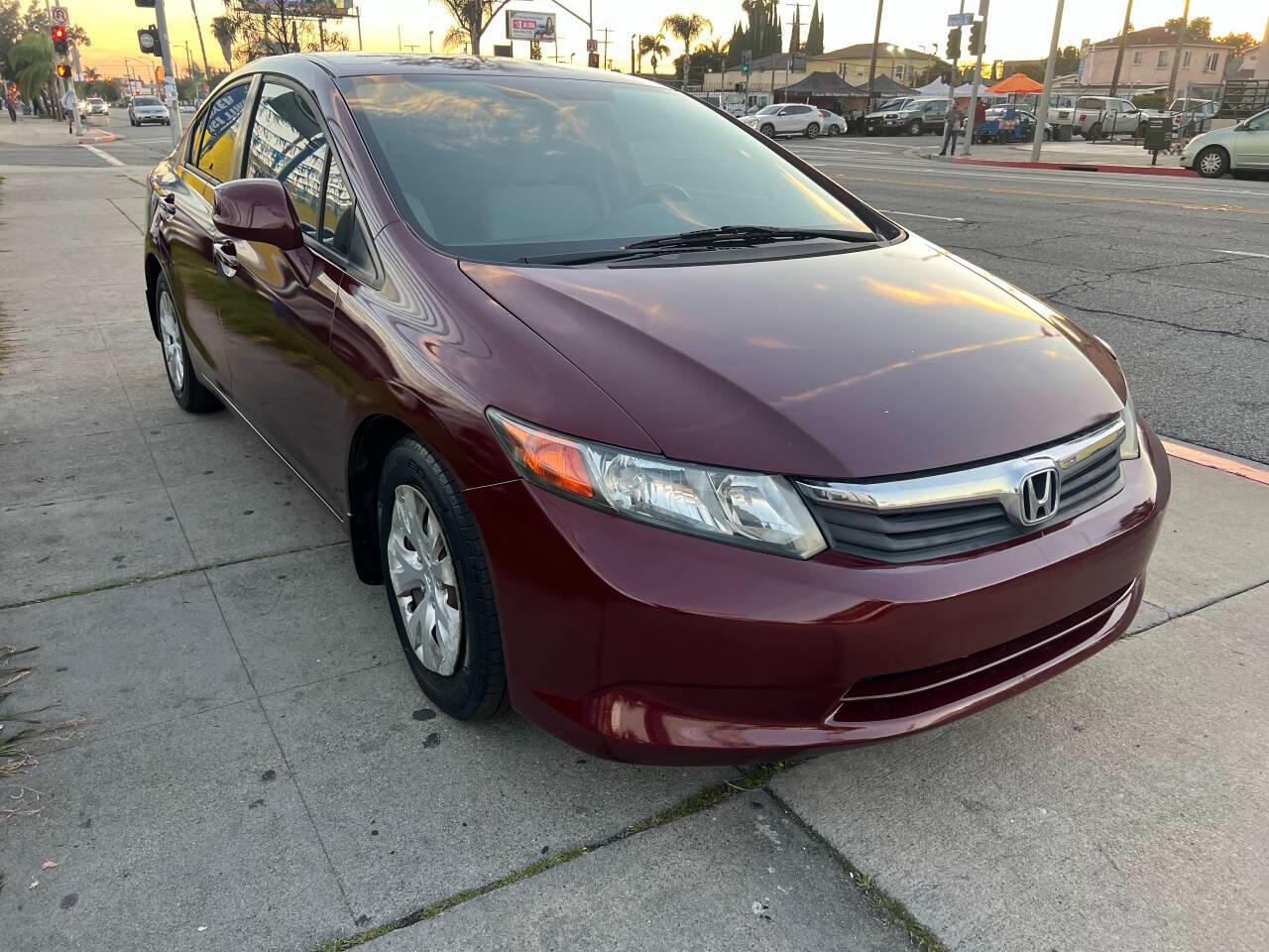 Honda Civic LX Sedan 5-Speed AT 2012