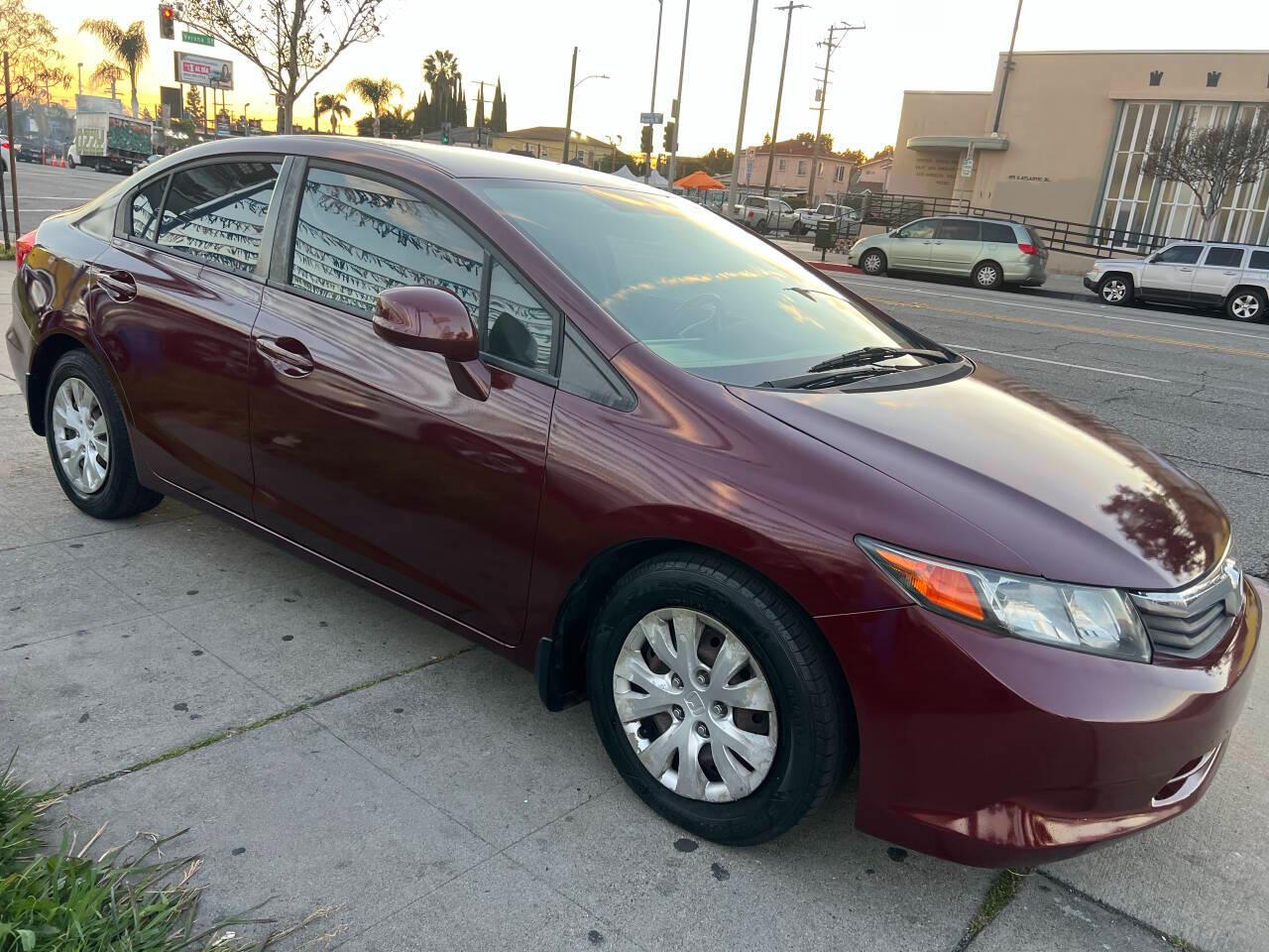 Honda Civic LX Sedan 5-Speed AT 2012