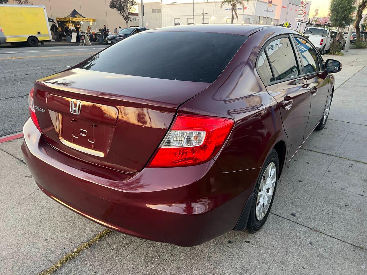 Honda Civic LX Sedan 5-Speed AT 2012