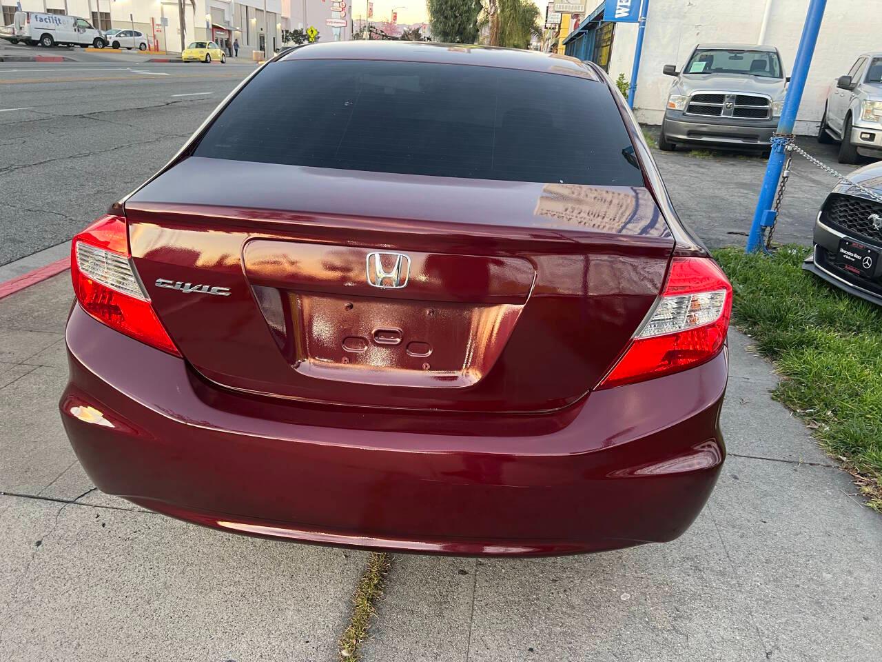 Honda Civic LX Sedan 5-Speed AT 2012