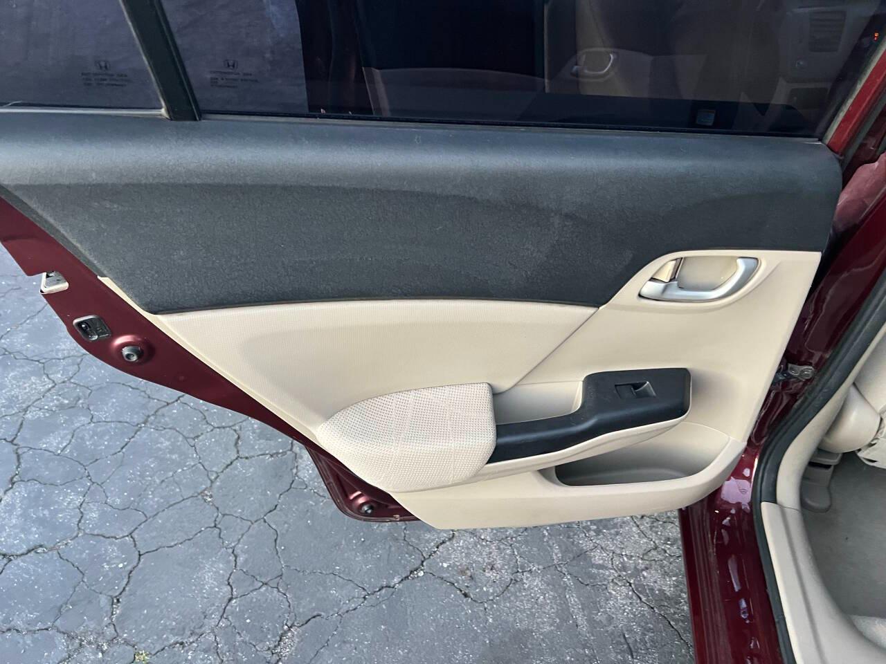 Honda Civic LX Sedan 5-Speed AT 2012