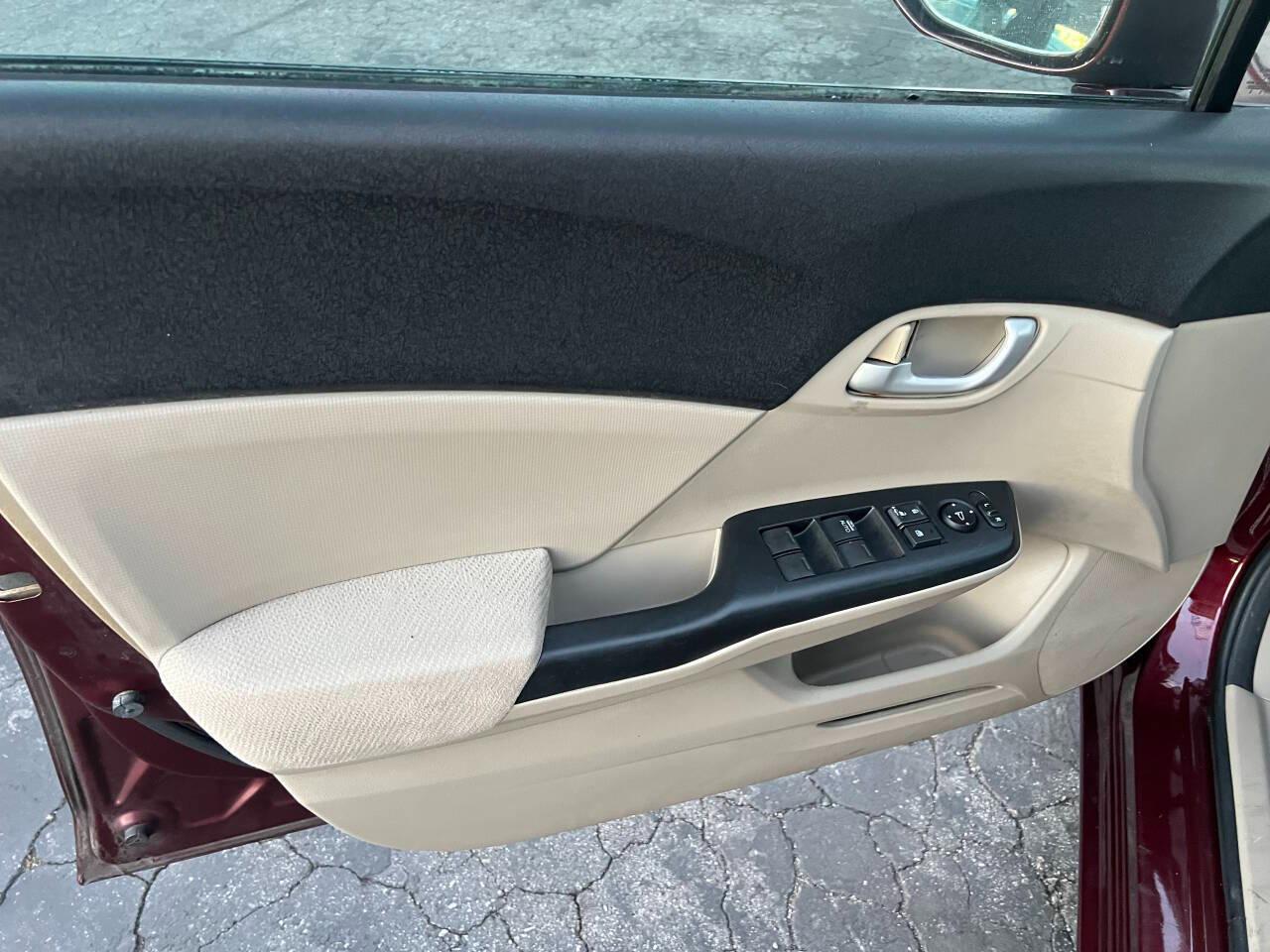 Honda Civic LX Sedan 5-Speed AT 2012