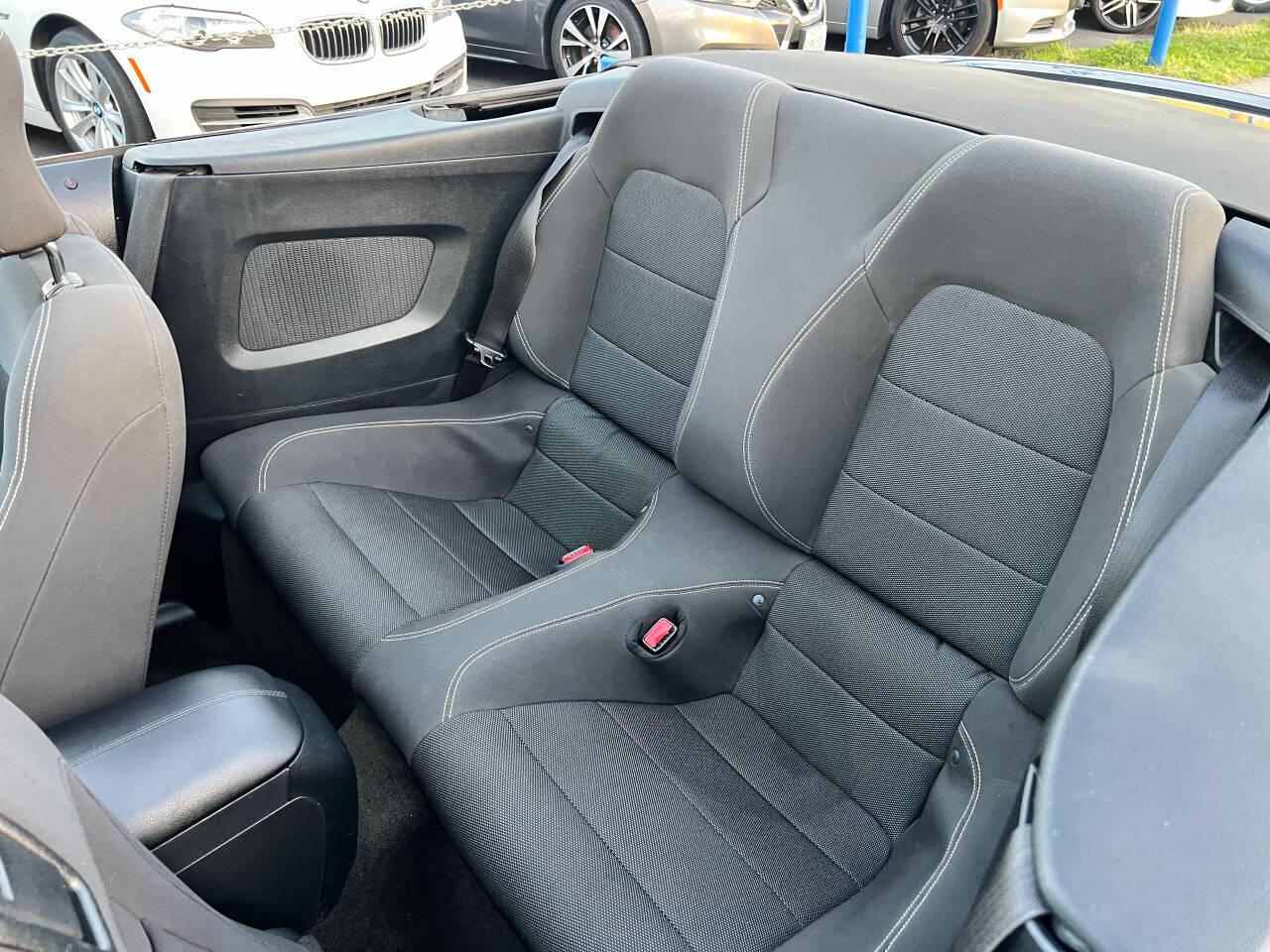 Ford Mustang V6 Convertible 2015