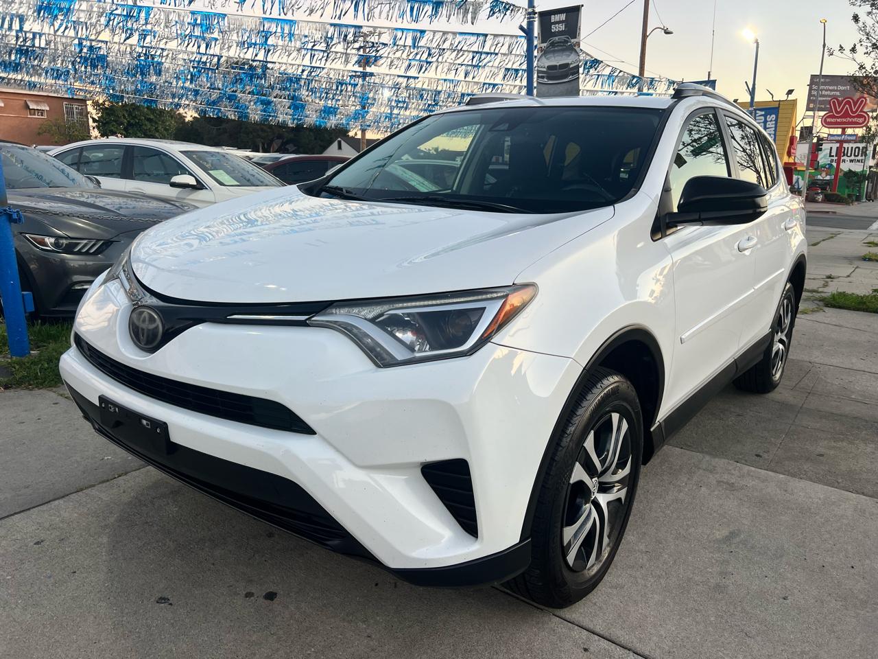 Toyota RAV4 LE FWD 2018