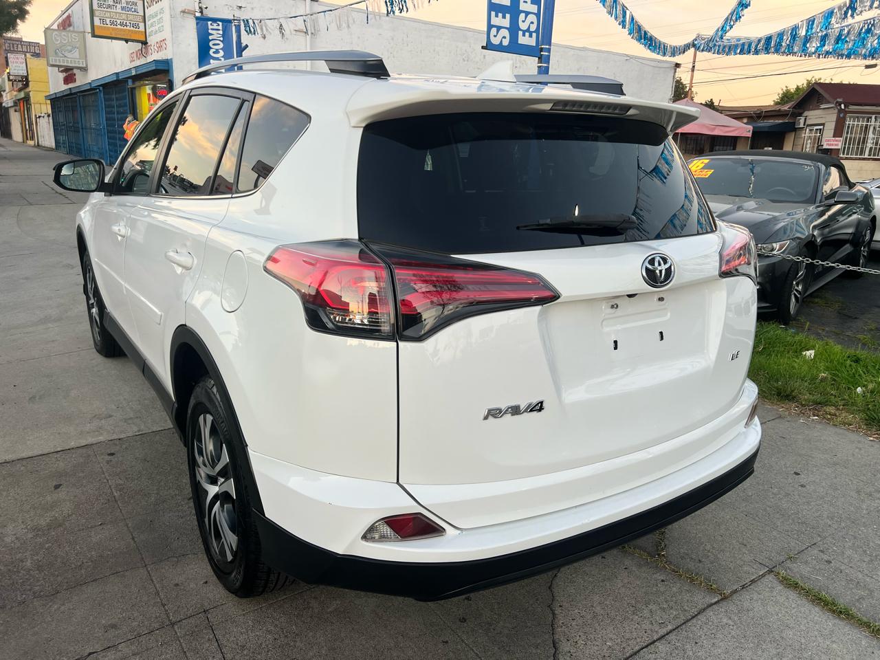 Toyota RAV4 LE FWD 2018