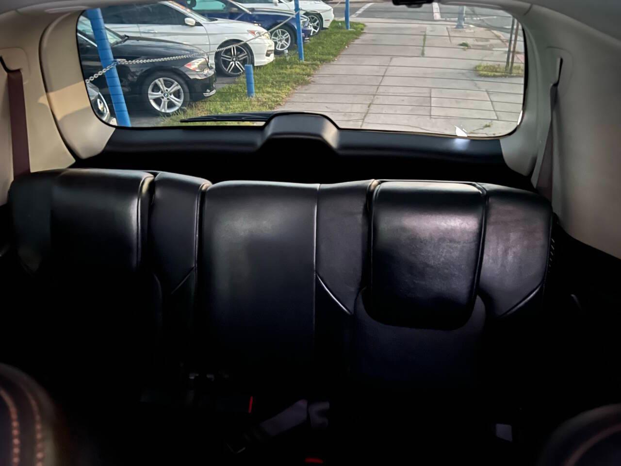 Nissan Armada Platinum AWD 2017