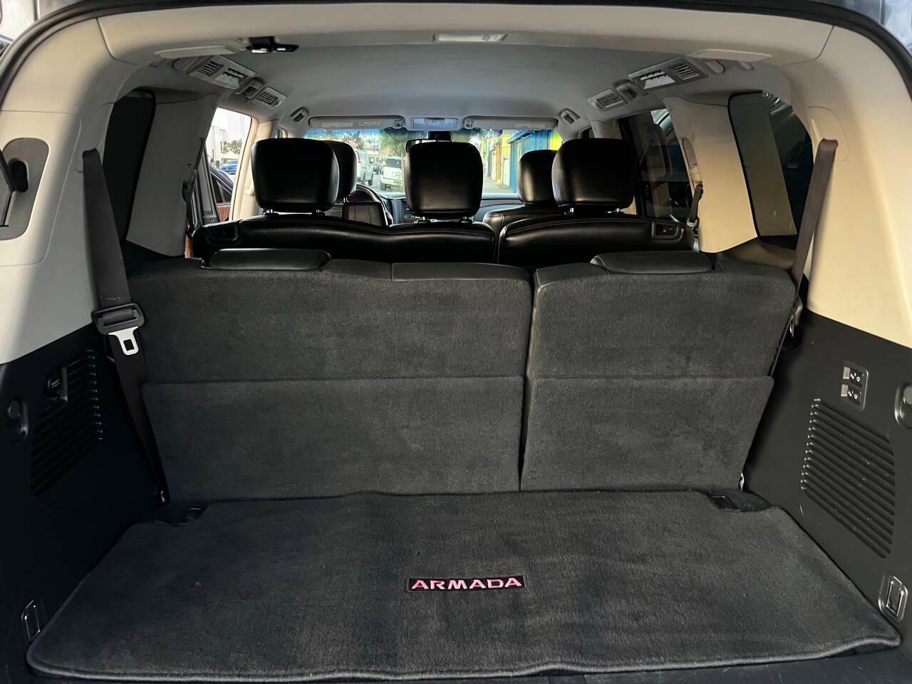 Nissan Armada Platinum AWD 2017