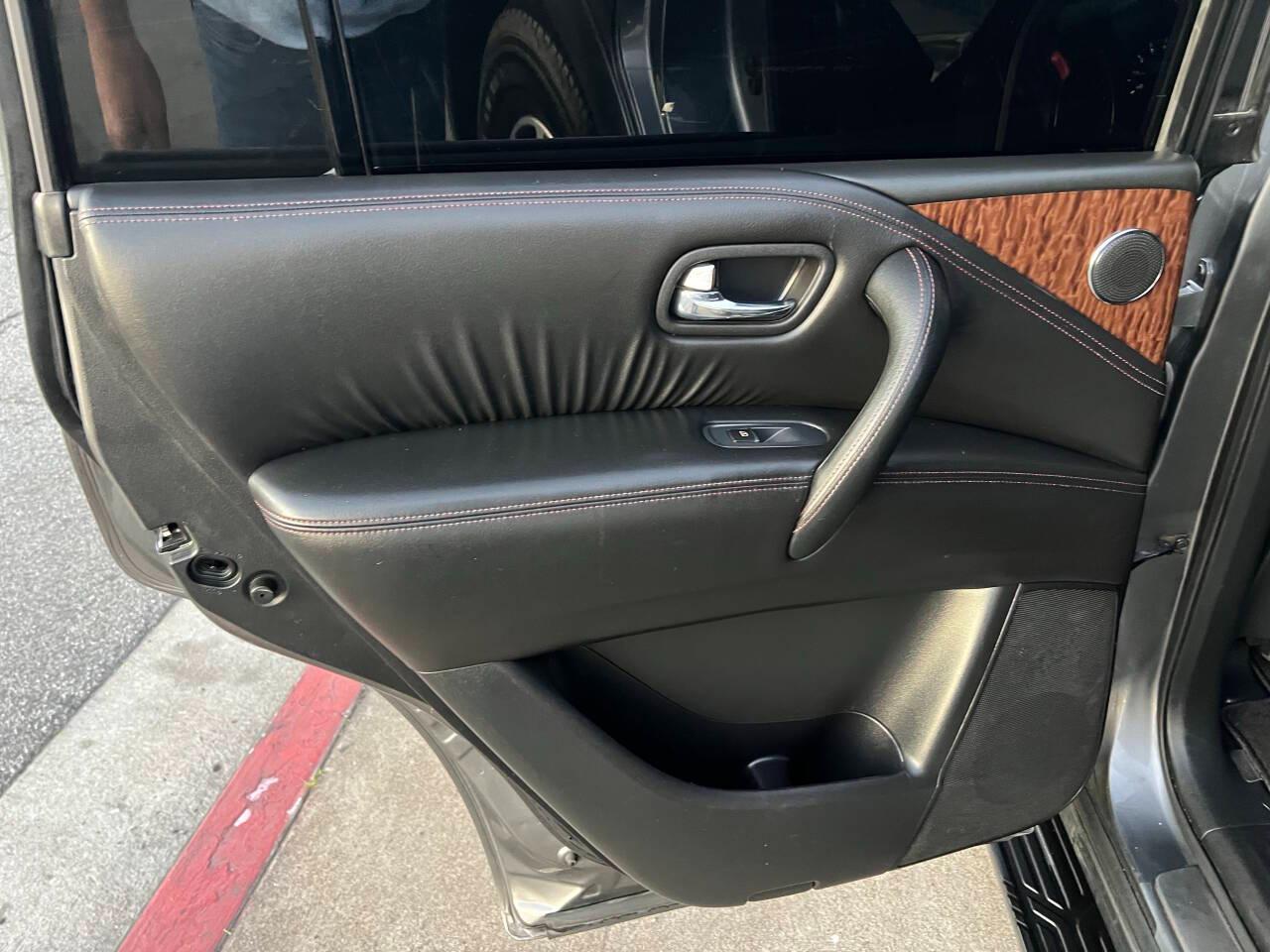 Nissan Armada Platinum AWD 2017