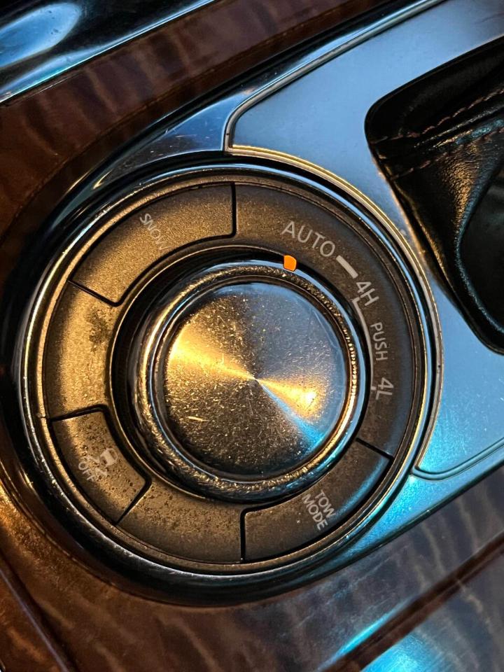 Nissan Armada Platinum AWD 2017