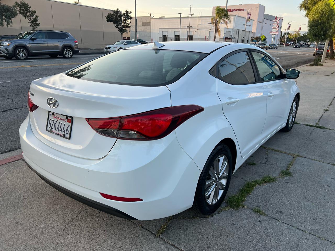 Hyundai Elantra SE 6AT 2016