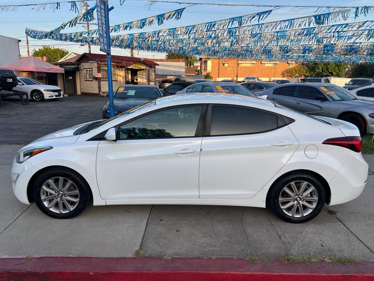 Hyundai Elantra SE 6AT 2016