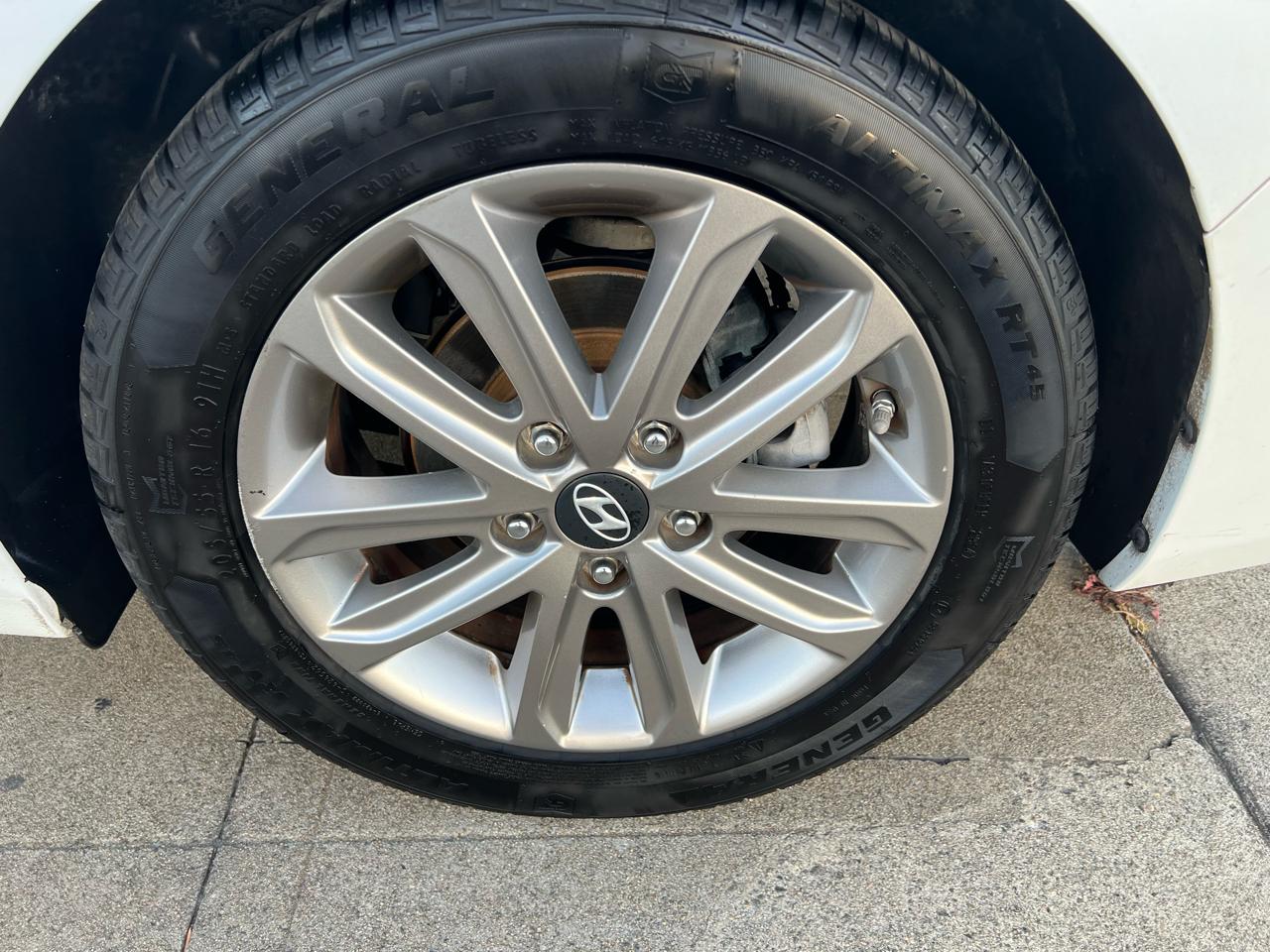 Hyundai Elantra SE 6AT 2016