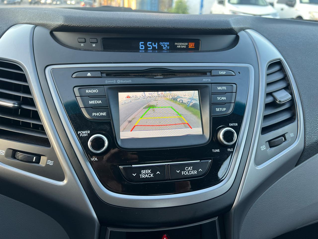 Hyundai Elantra SE 6AT 2016