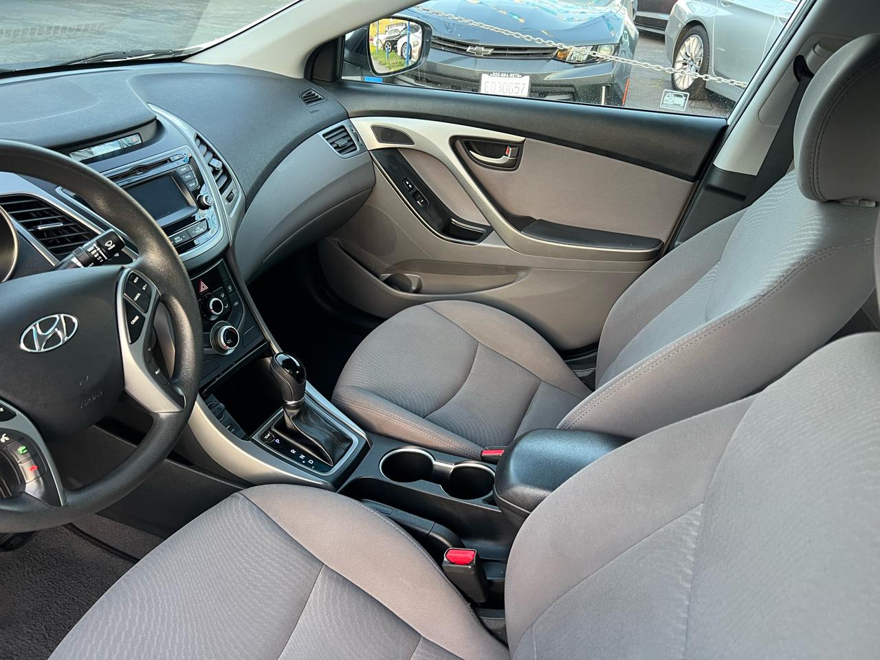 Hyundai Elantra SE 6AT 2016