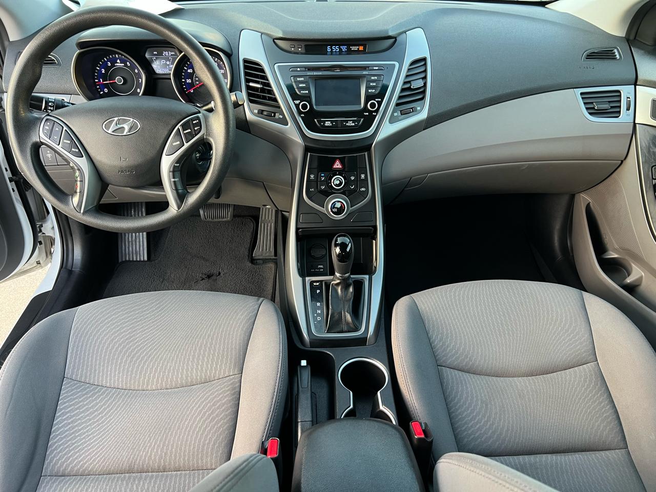 Hyundai Elantra SE 6AT 2016