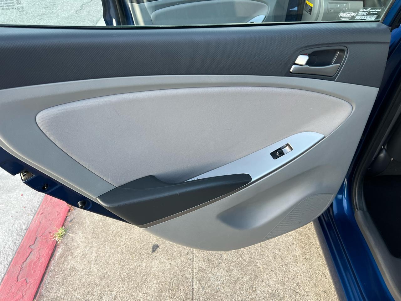 Hyundai Accent SE 4-Door 6A 2017