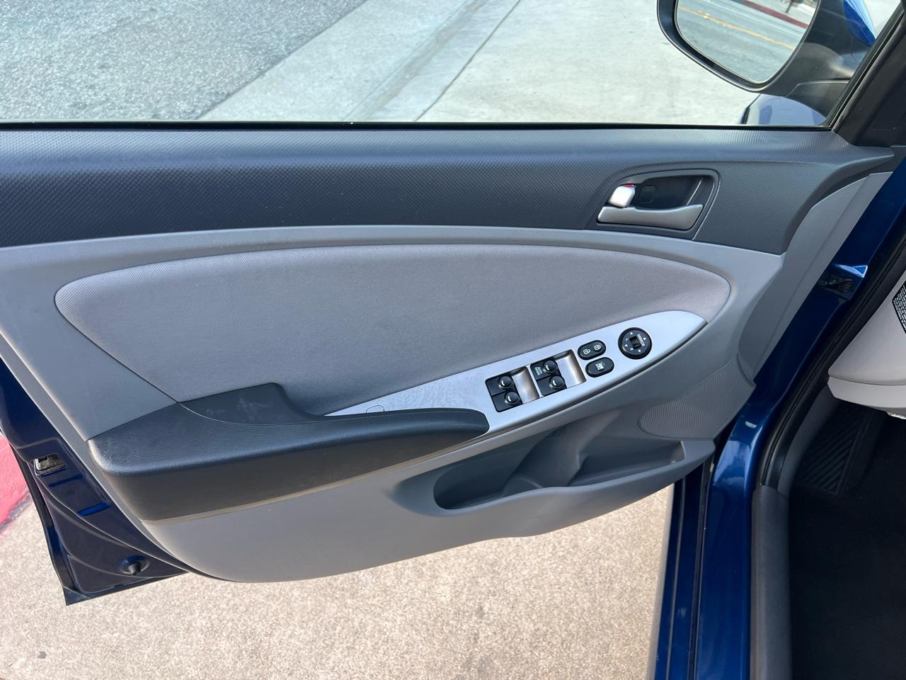 Hyundai Accent SE 4-Door 6A 2017