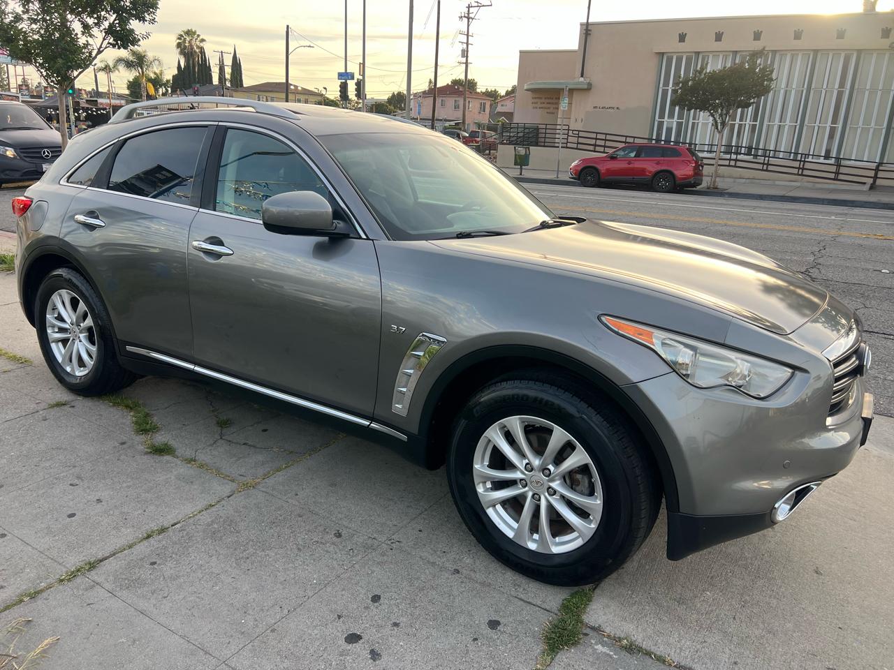 Infiniti QX70 Base AWD 2014