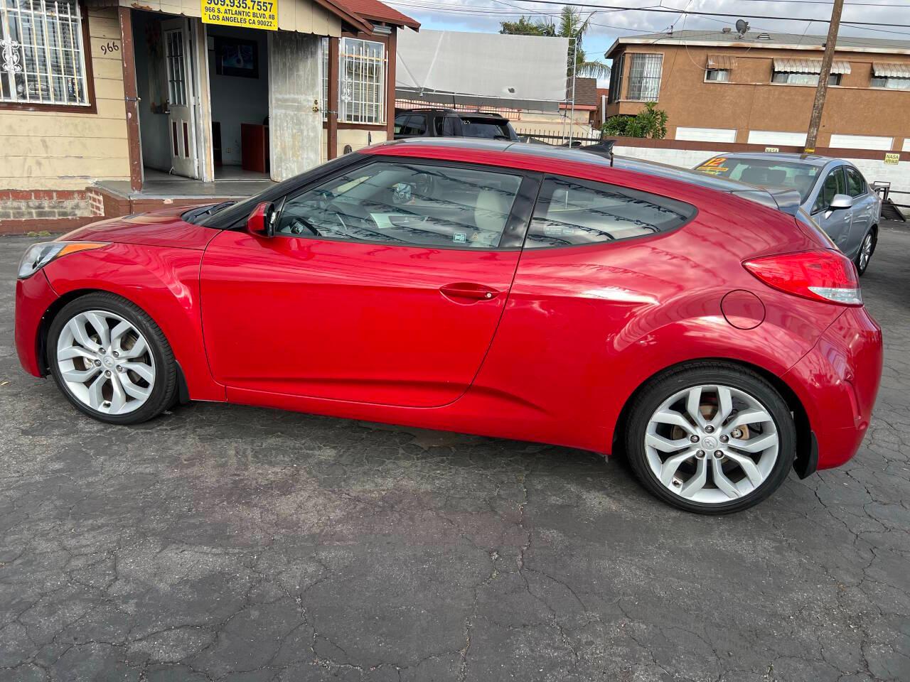 Hyundai Veloster Base 2013