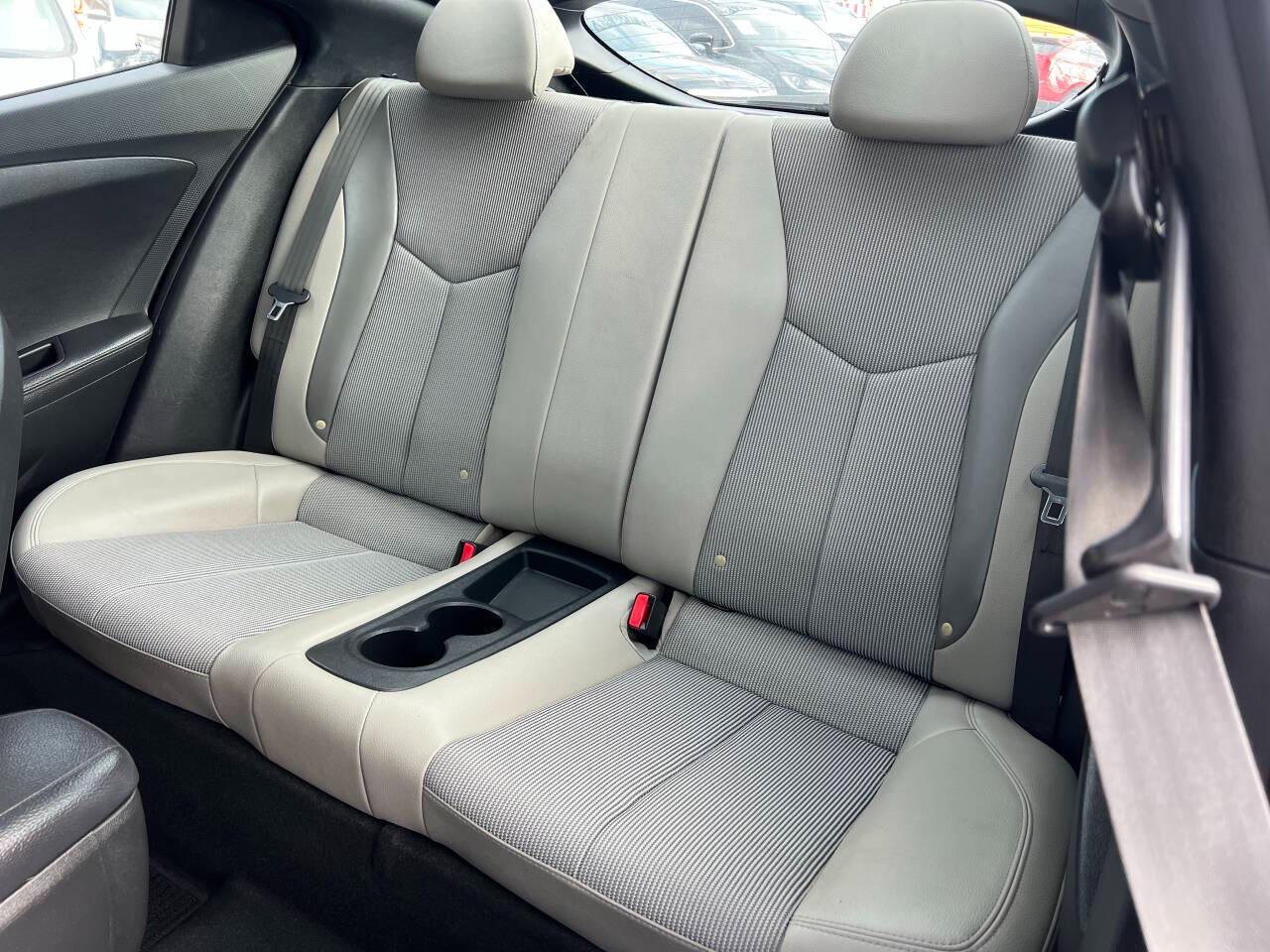 Hyundai Veloster Base 2013